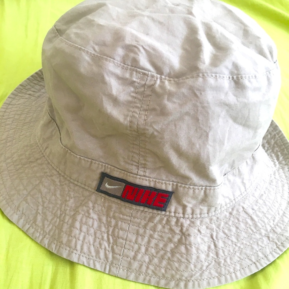 Nike Woman’s 2-sided Bucket Hat